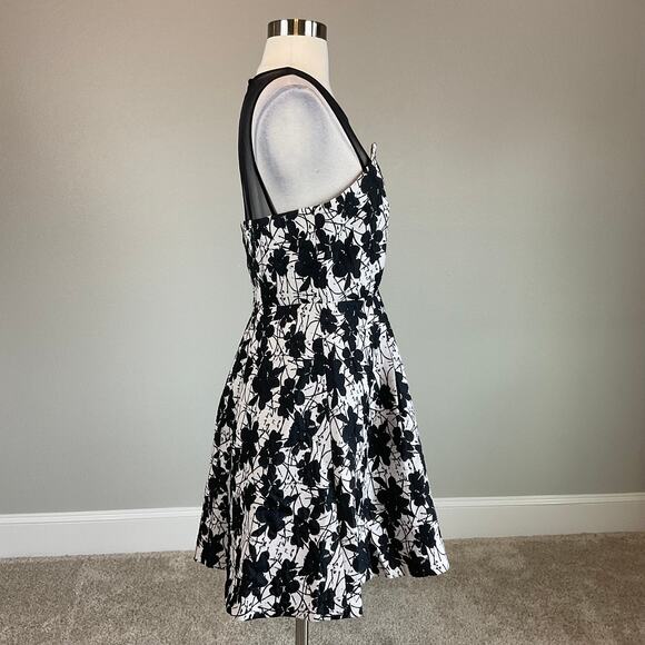 BCBGeneration Floral Print Fit and Flare Cocktail Dress Black and White Size 6 - Picture 3 of 11